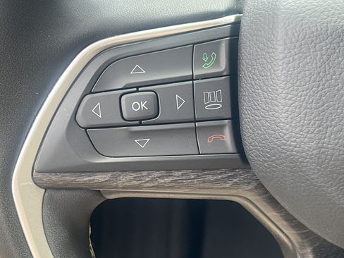 Used 2025 Jeep Grand Cherokee L Limited w/ Luxury Tech Group II AWD/4WD image 18