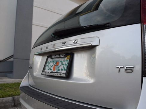 Used 2011 Volvo V50 T5 image 24