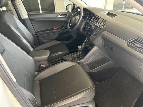Used 2021 Volkswagen Tiguan SE w/ Panoramic Sunroof Package FWD image 24