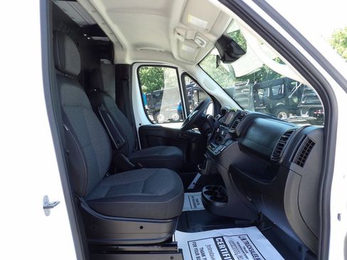 Used 2025 RAM ProMaster 2500 w/ U-Haul Equipment Group FWD image 33