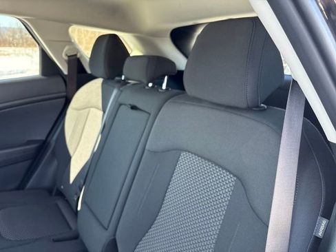 Used 2024 Kia Sportage LX image 9