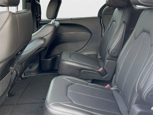 New 2026 Chrysler Pacifica Select w/ S Appearance Package image 38