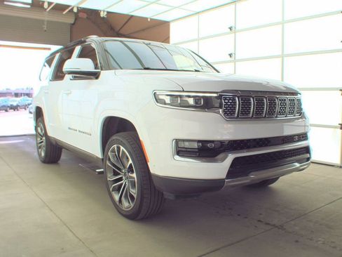 Used 2022 Jeep Grand Wagoneer Series III w/ Rear Seat Video Group 1 image 3