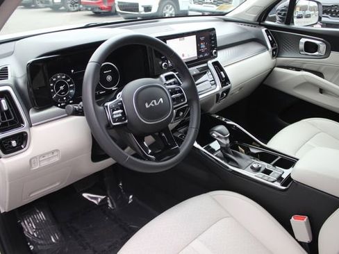 Used 2023 Kia Sorento SX image 3