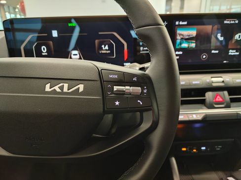 Used 2025 Kia K4 EX FWD image 16