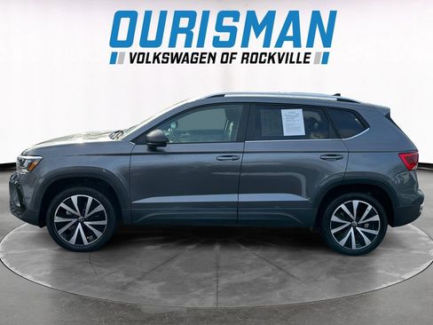 Used 2024 Volkswagen Taos SE image 3