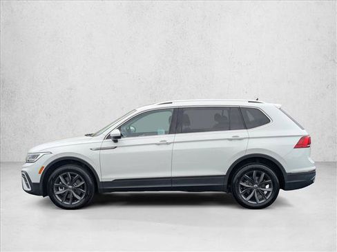 Used 2022 Volkswagen Tiguan SE FWD image 9