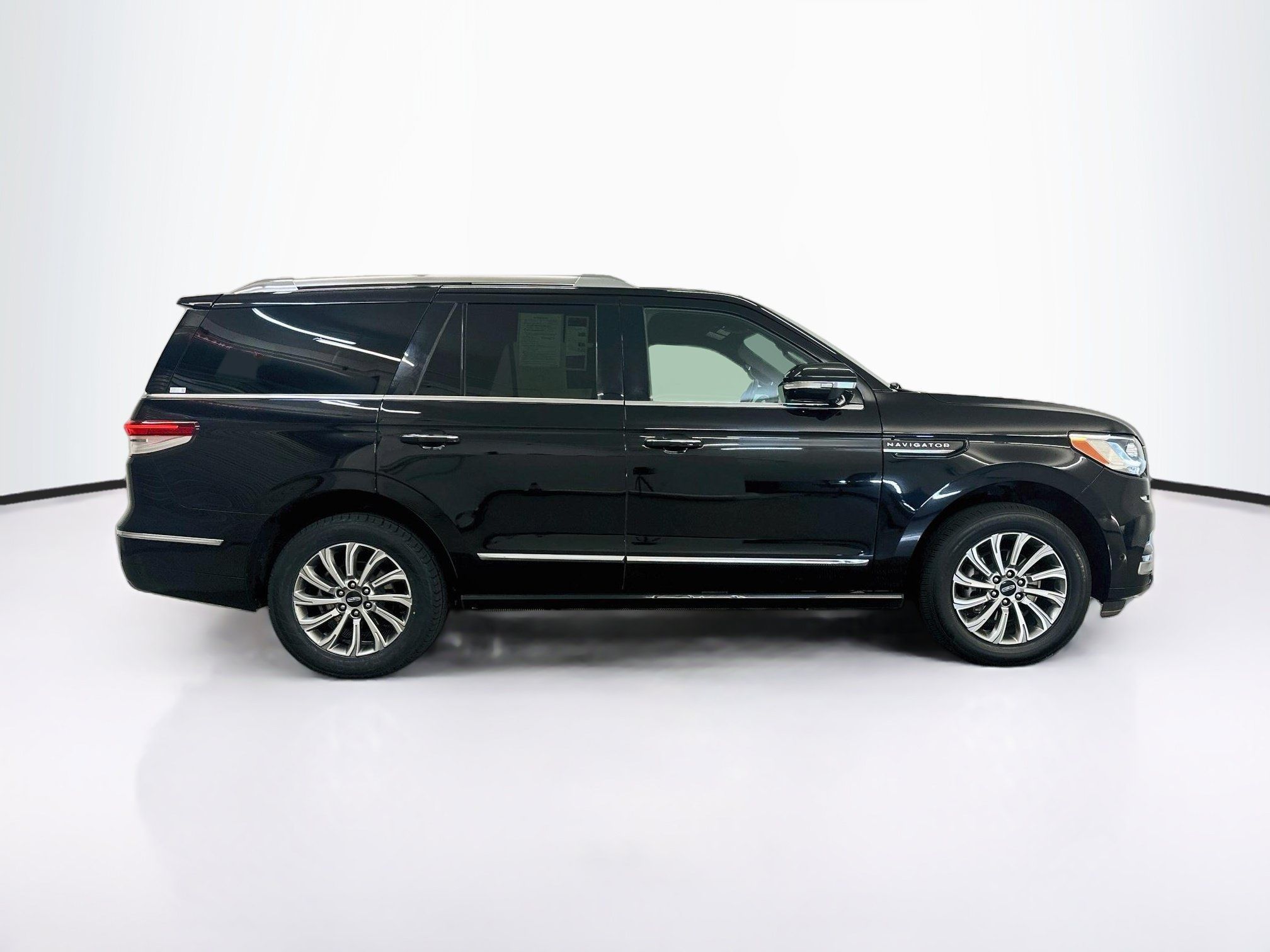 Used 2024 Lincoln Navigator Premiere AWD/4WD image 10