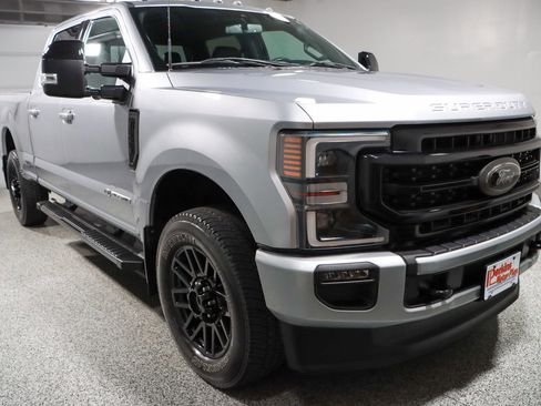 Used 2022 Ford F250 Lariat w/ Black Appearance Pkg image 5