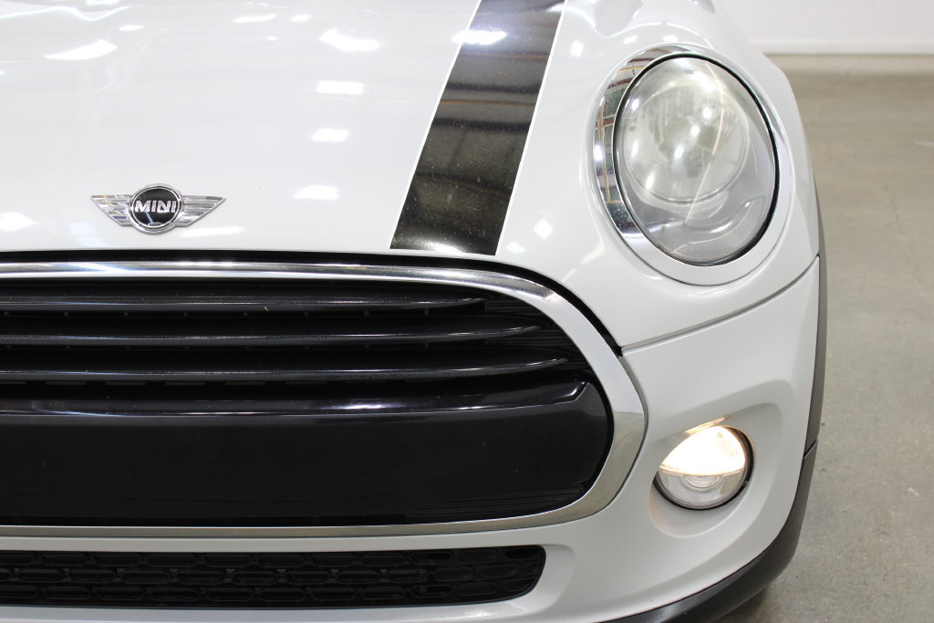 Used 2016 MINI Cooper 2-Door Hardtop FWD image 8