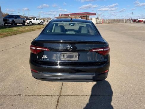 Used 2024 Volkswagen Jetta SE image 4