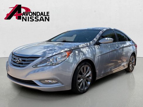 Used 2011 Hyundai Sonata SE FWD image 2