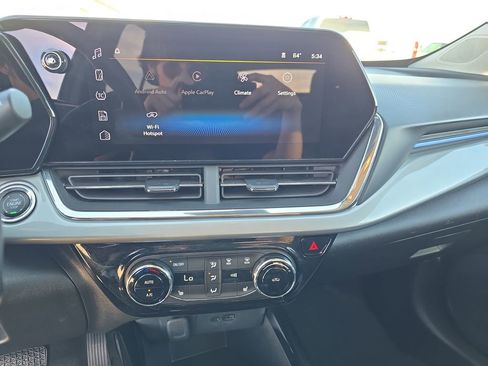 Used 2025 Chevrolet Trax LT w/ LT Convenience Package FWD image 20