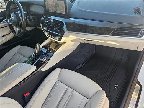 Used 2021 BMW M550i xDrive w/ Premium Package image 19