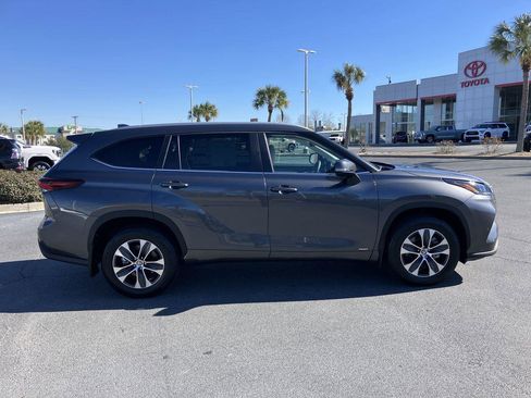 New 2025 Toyota Highlander XLE image 6