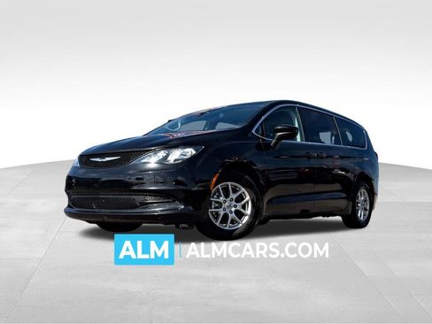 Used 2023 Chrysler Voyager LX FWD image 1