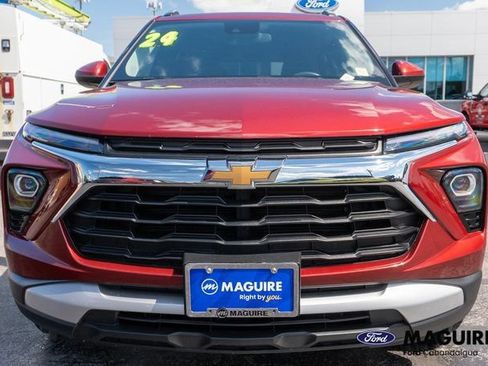 Used 2024 Chevrolet TrailBlazer LT w/ LT Cold Weather Package AWD/4WD image 3