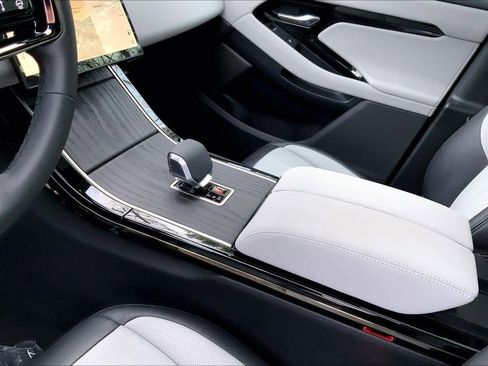 Used 2026 Land Rover Range Rover Evoque Dynamic SE image 16