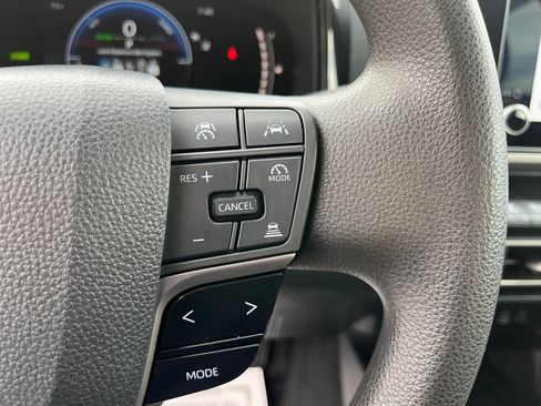 Used 2025 Toyota Camry LE FWD image 15