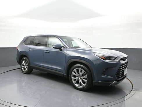 Certified 2024 Toyota Grand Highlander AWD image 4