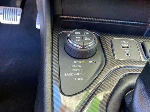 Used 2019 Jeep Cherokee Trailhawk w/ Cold Weather Group image 27