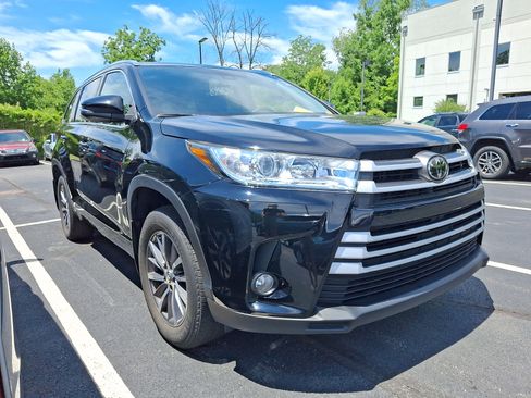Used 2017 Toyota Highlander XLE AWD/4WD image 1