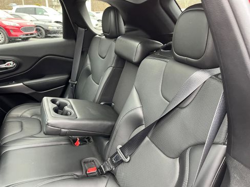 Used 2019 Jeep Cherokee Limited image 12