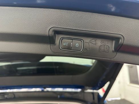Used 2023 Ford Explorer Limited AWD/4WD image 38