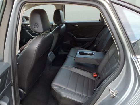 Used 2024 Volkswagen Jetta SE FWD image 29