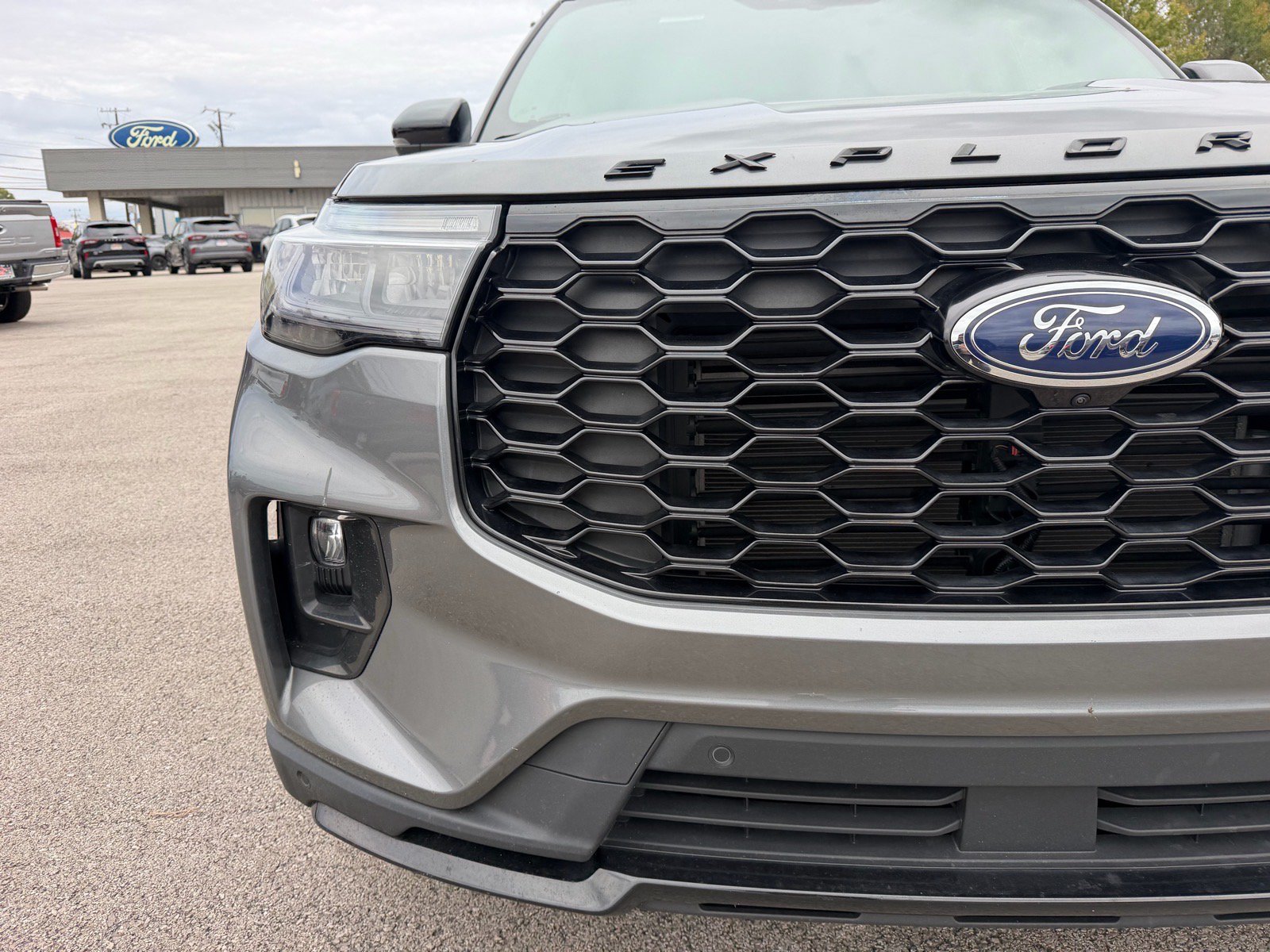 Used 2025 Ford Explorer ST-Line w/ ST-Line Street Pack AWD/4WD image 4