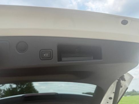 Used 2022 Chevrolet Equinox Premier FWD image 9