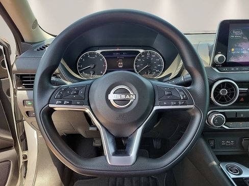 Used 2025 Nissan Sentra SV FWD image 18