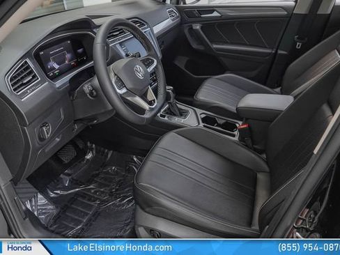 Used 2022 Volkswagen Tiguan SE w/ Panoramic Sunroof Package FWD image 14