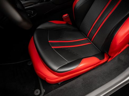 Used 2019 Aston Martin V8 Vantage Coupe RWD image 59