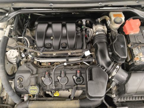 Used 2014 Ford Taurus SE FWD image 30