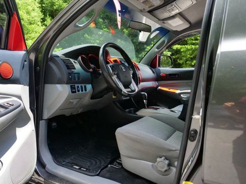 Used 2014 Toyota Tacoma PreRunner w/ SR5 Package RWD image 16
