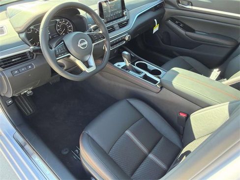 New 2025 Nissan Altima 2.5 SR image 9