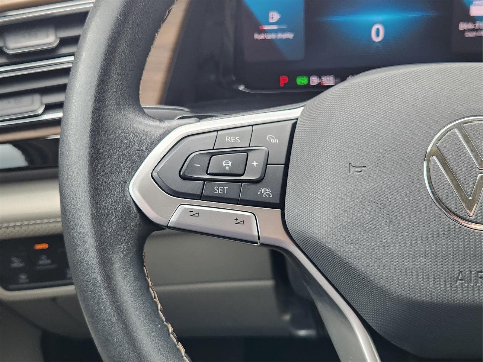 Used 2024 Volkswagen Atlas SE w/ Black Wheel Package FWD image 28