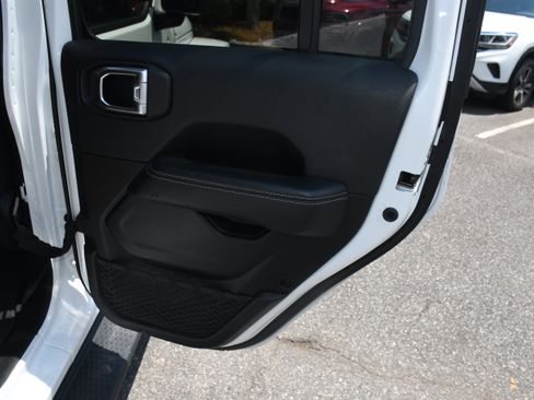 Used 2021 Jeep Wrangler Unlimited Sahara AWD/4WD image 18