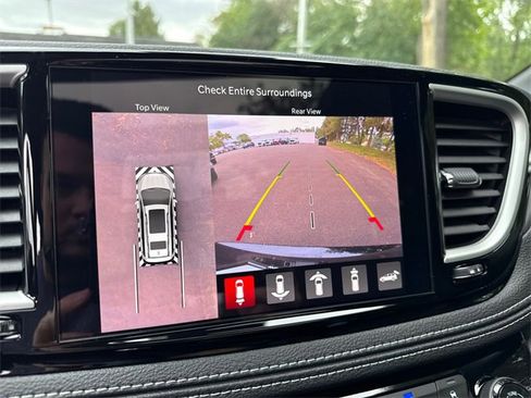 New 2026 Chrysler Pacifica Select image 4