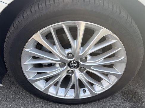 Used 2018 Toyota Camry XLE image 12