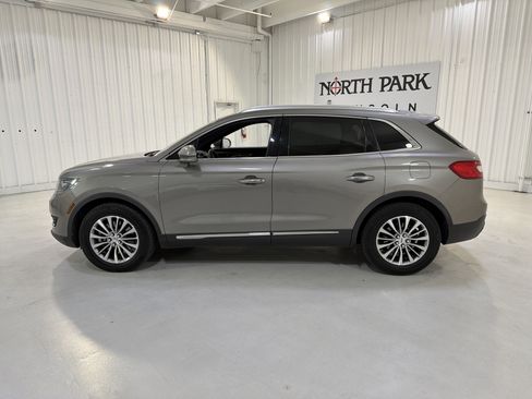 Used 2016 Lincoln MKX Select w/ Select Plus Package image 2