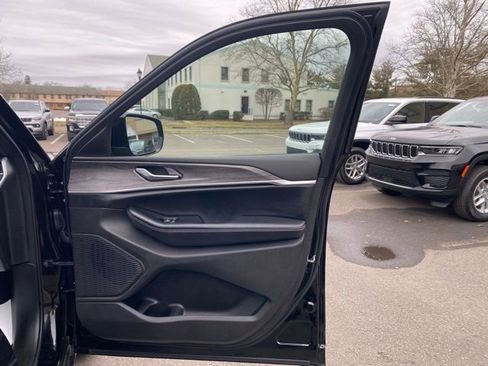 Used 2024 Jeep Grand Cherokee L Limited w/ Luxury Tech Group II image 30