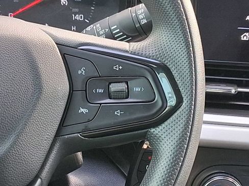 Used 2025 Chevrolet Trax LS w/ LS Convenience Package FWD image 12
