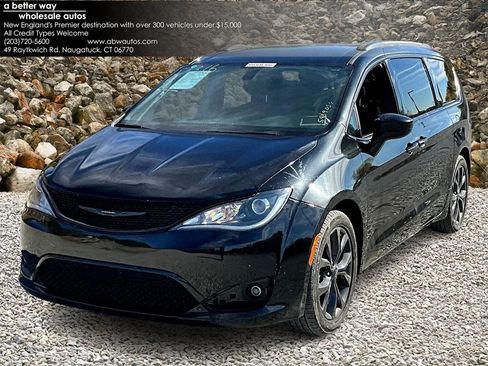 Used 2018 Chrysler Pacifica Touring Plus w/ S Appearance Package image 1