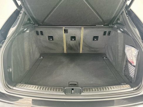 Certified 2025 Porsche Macan AWD/4WD image 28