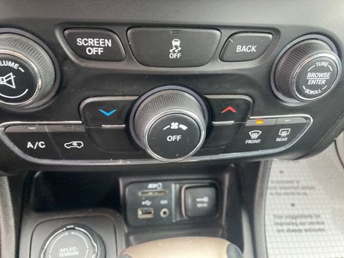 Used 2017 Jeep Cherokee Latitude image 25