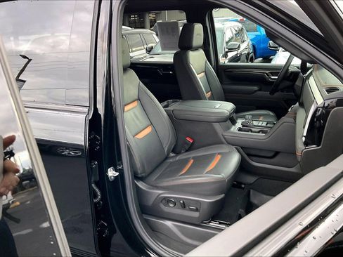 Used 2025 GMC Sierra 3500 AT4 w/ AT4 Premium Plus Package image 7