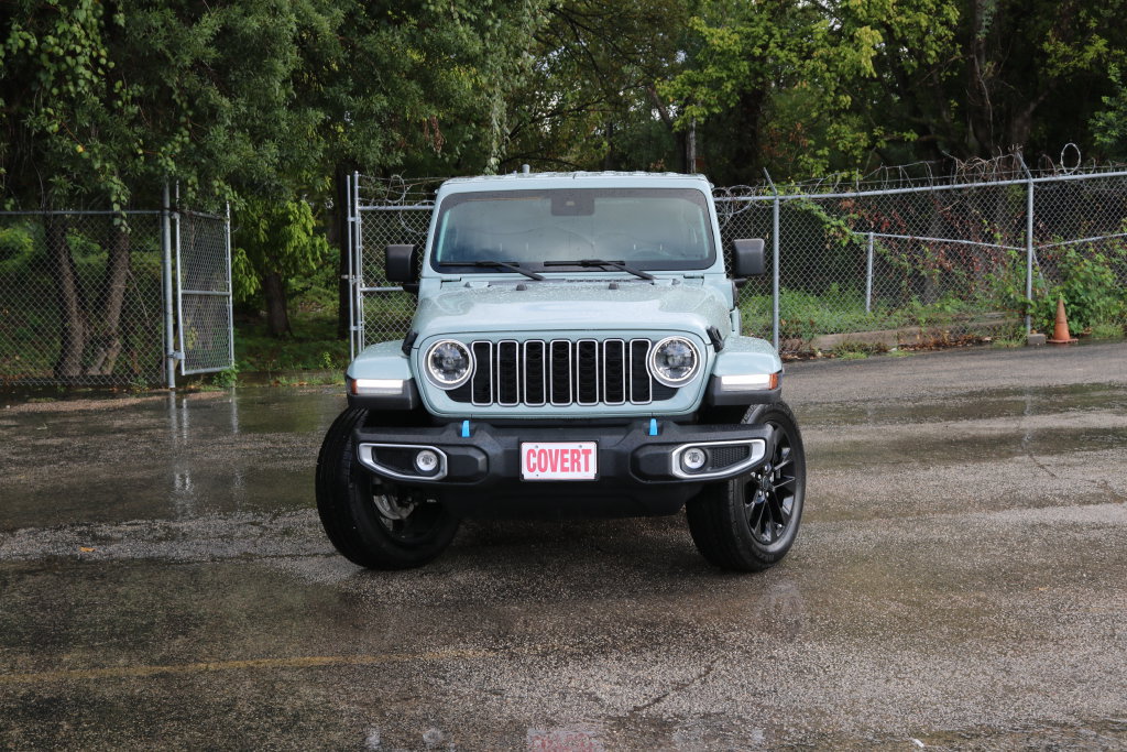 Used 2024 Jeep Wrangler Unlimited Sahara AWD/4WD image 8