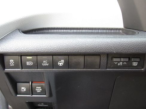Used 2025 Toyota Sienna XSE AWD/4WD image 43